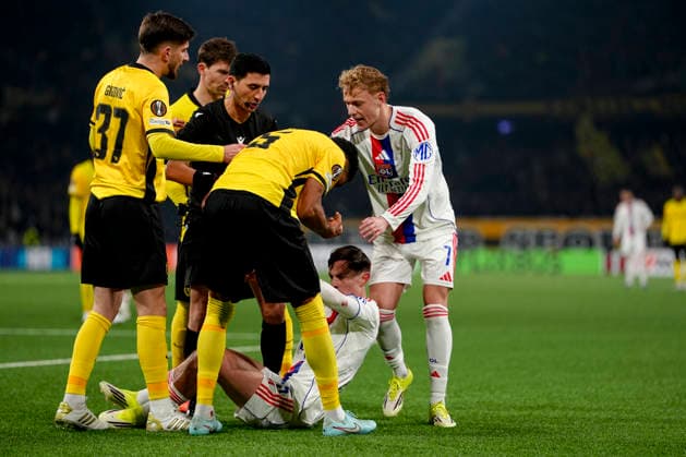 Switzerland UEFA Europa League 2025 26, BSC Young Boys vs Olympique Lyonnais Stadion Wankdorf, Bern Gregory Wüthrich Gregory Wuthrich 5 Young Boys in duel with Remi Himbert 45 Lyon after he remains on the pitch Bern Stadion Wankdorf Bern Switzerland Copyright: xKjetilxWaberx
