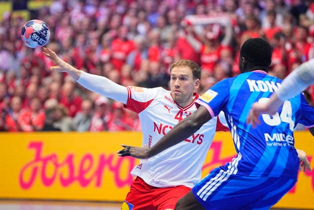Men s European Handball Championship Denmark France Denmark s Simon Pytlick in front of France s Karl Konan during the EHF Euro 2026 Main Round Men s European Handball Championship match between Denmark and France at Jyske Bank Boxen in Herning, Thursday, January 22, 2026 Photo Bo Amstrup Scanpix 2026 , Herning Denmark  Copyright: BoxAmstrupx spdk20260122-203201-L