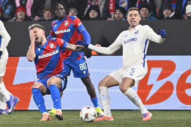 L-R Tomas Ladra and Prince Adu (Plzen) and Yann Karamoh (Porto) in action during the European League of 7th round match Viktoria Plzen vs FC Porto, Pilsen, Czech Republic, January 22, 2026. (CTKxPhoto MiroslavxChaloupka) CTKPhotoP2026012210191  CTKPhotoP2026012210191