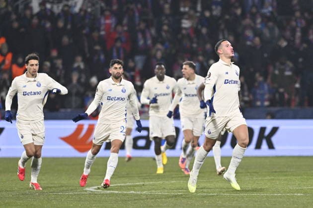 FC Porto players rejoice after scoring the equaliser to 1:1 during the European League of 7th round match Viktoria Plzen vs FC Porto, Pilsen, Czech Republic, January 22, 2026. (CTKxPhoto MiroslavxChaloupka) CTKPhotoP2026012210392  CTKPhotoP2026012210392