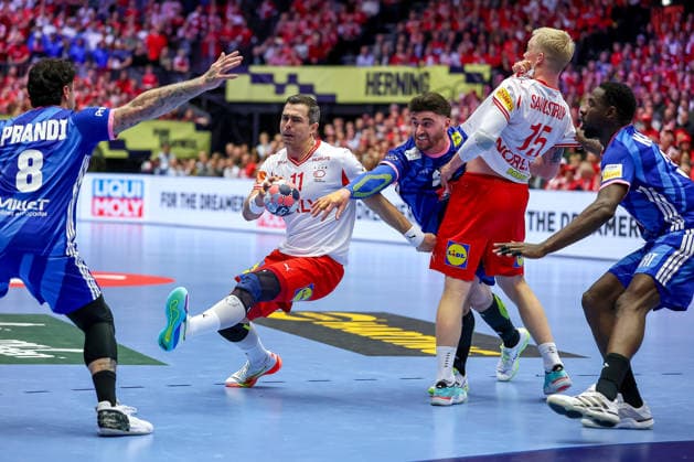 22 01 2026, Handball, Men s EHF EURO 2026, France Denmark, Jyske Bank Boxing in Herning, Denmark, Main Round Rasmus Lauge Schmidt Denmark 11 Magnus Saugstrup Jensen Denmark 15 in a duel against Ludovic Fabregas France 23 Karl Konan France 34 Denmark