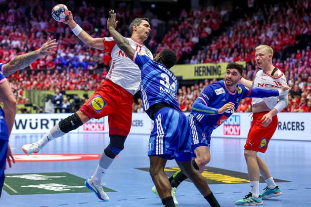 22 01 2026, Handball, Men s EHF EURO 2026, France Denmark, Jyske Bank Boxing in Herning, Denmark, Main Round Rasmus Lauge Schmidt Denmark 11 in duel against Karl Konan France 34 Denmark