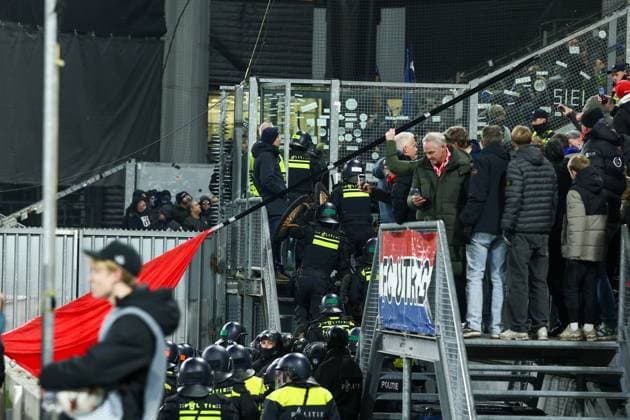 UTRECHT , 22-01-2026 , stadium Galgenwaard , season 2025 2026 , UEFA Europa League football , League phase matchday 7 , match between FC Utrecht and KRC Genk , Pictures shows , police, away fans, Utrecht - Genk x201001017x Copyright: