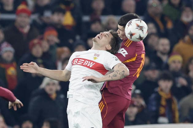 UEFA Europa League phase match day 7 AS Roma vs VfB Stuttgart Stuttgart s Dutch defender Ramon Hendriks challenges for the ball with Roma™s Argentinian forward Matias Soule during UEFA Europa League phase match day 7 between AS Roma vs VfB Stuttgart at Olimpico stadium on November 22, 2026 in Rome, Italy. _BPH8946 Copyright: xAntonioxBalascox