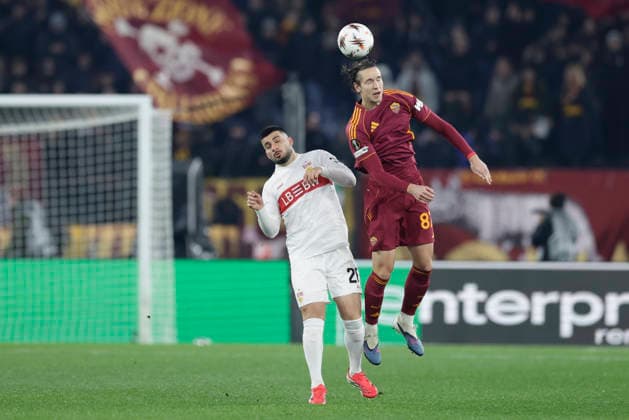 UEFA Europa League phase match day 7 AS Roma vs VfB Stuttgart Roma™s Italian defender Daniele Ghilardi challenges for the ball with Stuttgart s German forward Deniz Undav during UEFA Europa League phase match day 7 between AS Roma vs VfB Stuttgart at Olimpico stadium on November 22, 2026 in Rome, Italy. _BPH8995 Copyright: xAntonioxBalascox