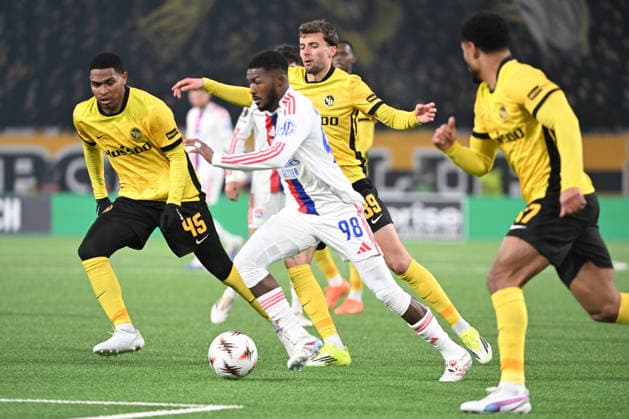 BERN, SWITZERLAND JANUARY 22 Ainsley Maitland Niles Olympique Lyonnais r against Rayan Raveloson of Young Boys l and Darian Males of Young Boys m during the UEFA Europa League 2025 26 League Phase MD7 match between BSC Young Boys and Olympique Lyonnais at Stadion Wankdorf on January 22, 2026 in Bern, Switzerland Bern Stadion Wankdorf Bern Switzerland Copyright: xJustPictures.ch ManuelxWinterbergerx jp-en-EuSpIm-MWI_6800