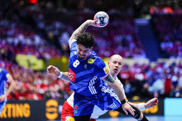 Wurf Tor Elohim Prandi (Frankreich, 08) DEN, Frankreich vs. Daenemark, Handball, EHF Europameisterschaft 2026, Hauptrunde, Spieltag 1, 22.01.2026 DEN, Frankreich vs. Daenemark, Handball, EHF Europameisterschaft 2026, Hauptrunde, Spieltag 1, 22.01.2026 Herning *** Throw Goal Elohim Prandi France, 08 DEN, France vs Denmark, Handball, EHF European Championship 2026, Main Round, Matchday 1, 22 01 2026 DEN, France vs Denmark, Handball, EHF European Championship 2026, Main Round, Matchday 1, 22 01 2026 Herning Copyright: xEibner-Pressefoto MarcelxvonxFehrnx EP_MFN