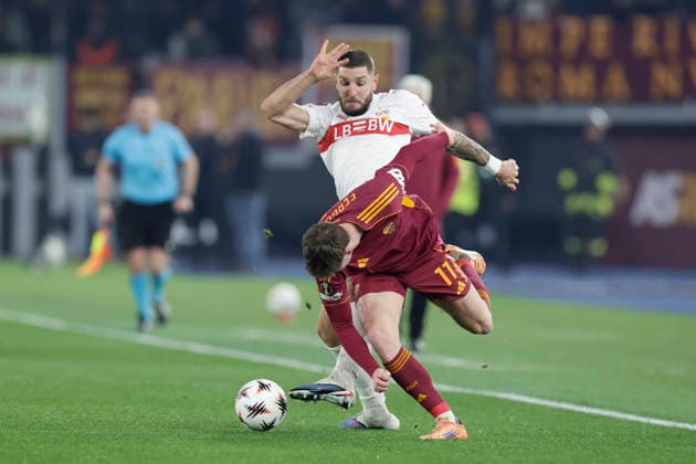 UEFA Europa League phase match day 7 AS Roma vs VfB Stuttgart Stuttgart s German defender Jeff Chabot challenges for the ball with Roma™s Irish forward Evan Ferguson during UEFA Europa League phase match day 7 between AS Roma vs VfB Stuttgart at Olimpico stadium on November 22, 2026 in Rome, Italy. _BPH9092 Copyright: xAntonioxBalascox