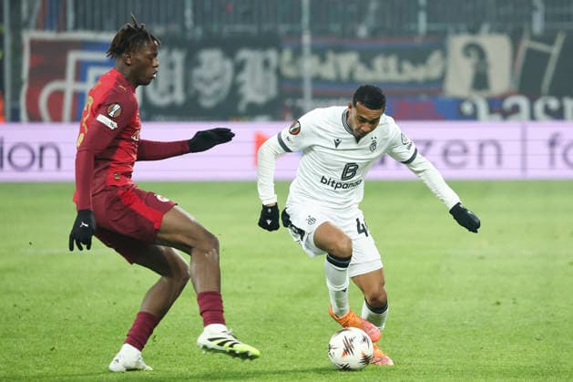 SOCCER - UEFA EL, RBS vs Basel SALZBURG,AUSTRIA,22.JAN.26 - SOCCER - UEFA Europa League, Red Bull Salzburg vs FC Basel. Image shows Joane Gadou (RBS) and Kaio Eduardo (Basel).  GEPAxpictures xDavidxGeieregger