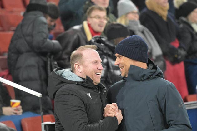 Salzburg, Austria January 22, 2026 Europa League 2025 2026 RB Salzburg vs FC Basel In the picture from left coach Ludovic Magnin FCB , coach Thomas Letsch RB Red Bull Arena Copyright: xFotostandx xWassmuth,xJUERGENxWASSMUTHx