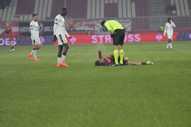Salzburg, Austria January 22, 2026 Europa League 2025 2026 RB Salzburg vs FC Basel In the picture Kerim Alajbegovic RB , referee Anastasios Papapetrou GRC Red Bull Arena Copyright: xFotostandx xWassmuth,xJUERGENxWASSMUTHx