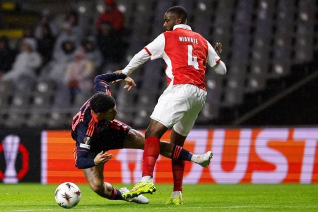 Morgan Gibbs-White of Nottingham Forest and Sikou Niakate of Sporting Braga Braga v Nottingham Forest, UEFA Europa League, Group Stage, Football, Braga Municipal Stadium, Braga, Portugal - 22 Jan 2026Braga Braga Municipal Stadium Portugal EDITORIAL USE ONLY No use with unauthorised audio, video, data, fixture lists, club league logos or live services. Online in-match use limited to 120 images, no video emulation. No use in betting, games or single club league player publications. Copyright: xRubenxAlbarran Shutterstockx 16348423k