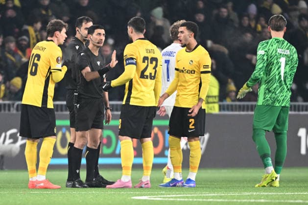 BERN, SWITZERLAND JANUARY 22 Loris Benito of Young Boys m , Christian Fassnacht of Young Boys l and Ryan Andrews of Young Boys r talking with the Referee Aliyar Aghayev after the game during the UEFA Europa League 2025 26 League Phase MD7 match between BSC Young Boys and Olympique Lyonnais at Stadion Wankdorf on January 22, 2026 in Bern, Switzerland Bern Stadion Wankdorf Bern Switzerland Copyright: xJustPictures.ch ManuelxWinterbergerx jp-en-EuSpIm-MWI_6864