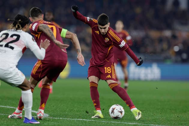 UEFA Europa League phase match day 7 AS Roma vs VfB Stuttgart Roma™s Argentinian forward Matias Soule controls the ball during UEFA Europa League phase match day 7 between AS Roma vs VfB Stuttgart at Olimpico stadium on November 22, 2026 in Rome, Italy. _BPH9449 Copyright: xAntonioxBalascox