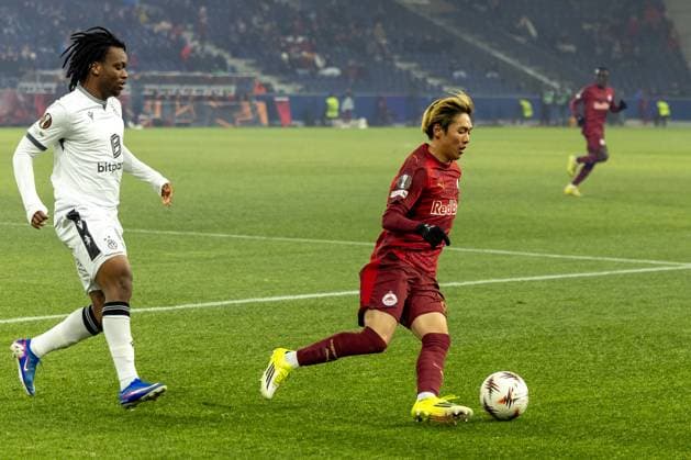 Jeremy Nosakhare Agbonifo 9 FC Basel 1893 and Sota Kitano 8 FC Red Bull Salzburg in action, FC Salzburg vs FC Basel 1893, Football, Men, UEFA Europa League, Season 2025 2026, League phase, Matchday 7, 22 01 2026 Wals Siezenheim Salzburg Austria Copyright: xkolbert-press MartinxAgüerax