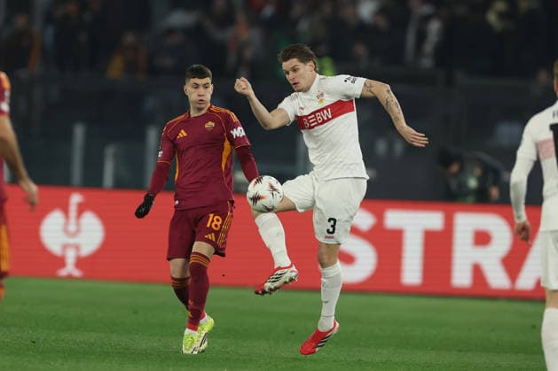 January 22, 2026, Rome, Lazio, Italy: RomaÃ¢â‚¬â ¢s Matias Soule and Ramon Hendriks of Stuttgart during the UEFA Europa League 2025 26 League Phase MD7 match between AS Roma and VfB Stuttgart at Stadio Olimpico on January 22, 2026 in Rome, Italy Rome Italy - ZUMAl131 20260122_zsp_l131_001 Copyright: xCiroxDexLucax