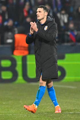 Milan Havel of Plzen says goodbye to the fans after the European League of 7th round match Viktoria Plzen vs FC Porto, Pilsen, Czech Republic, January 22, 2026. (CTKxPhoto MiroslavxChaloupka) CTKPhotoP2026012210630  CTKPhotoP2026012210630