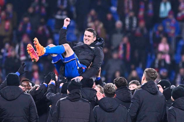 Milan Havel of Plzen says goodbye to the fans after the European League of 7th round match Viktoria Plzen vs FC Porto, Pilsen, Czech Republic, January 22, 2026. (CTKxPhoto MiroslavxChaloupka) CTKPhotoP2026012210685  CTKPhotoP2026012210685