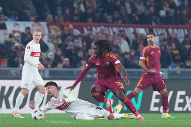 Stuttgart s Atakan Karazor Roma™s Manu Kone during the Uefa Europa League soccer match between Roma and VFB Stuttgart at the Olympic Stadium in Rome, Italy - Thursday, January 22, 2026. - Soccer .  Copyright: xAlfredoxFalcone LaPressex