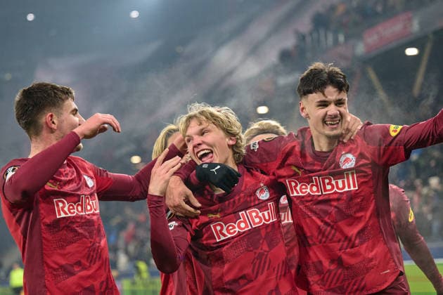Salzburg, Austria January 22, 2026 Europa League 2025 2026 RB Salzburg vs FC Basel In the picture Frans Krätzig Kraetzig RB scores the goal for 3 0 and cheers with Tim Trummer RB left and Kerim Alajbegovic RB right Red Bull Arena Copyright: xFotostandx xWassmuth,xJUERGENxWASSMUTHx