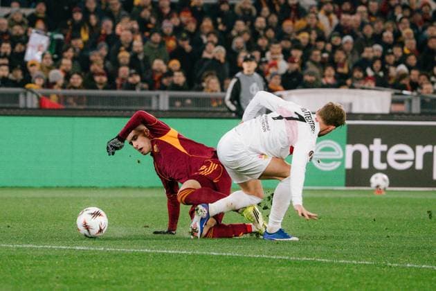 duel Matias Soule AS ROM, 18 and Maximilian Mittelstädt VfB Stuttgart, 07 , ITA, AS Roma vs VfB Stuttgart, Football, Europa League, Matchday 7, Season 2025 2026, 22 01 2026, ITA, AS Roma vs VfB Stuttgart, Football, Europa League, Matchday 7, Season 2025 2026, 22 01 2026, Rome Copyright: xEibner-Pressefoto EdwardxCheungx EP_ECG