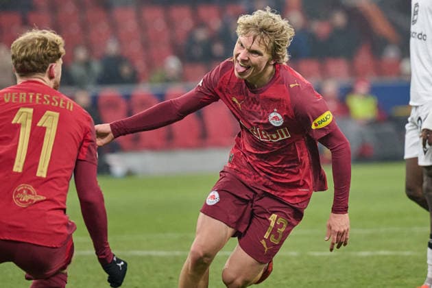 Salzburg, Austria January 22, 2026 Europa League 2025 2026 RB Salzburg vs FC Basel In the picture Frans Krätzig Kraetzig RB scores the goal for 3 0 and cheers with Yorbe Vertessen RB Red Bull Arena Copyright: xFotostandx xWassmuth,xJUERGENxWASSMUTHx