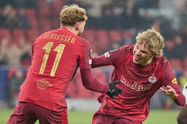 Salzburg, Austria January 22, 2026 Europa League 2025 2026 RB Salzburg vs FC Basel In the picture Frans Krätzig Kraetzig RB scores the goal for 3 0 and cheers with Yorbe Vertessen RB Red Bull Arena Copyright: xFotostandx xWassmuth,xJUERGENxWASSMUTHx