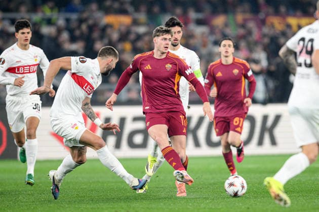 22nd January 2026, Stadio Olimpico, Rome, Italy; UEFA Europa League Football; Roma versus Stuttgart; Evan Ferguson of AS Roma under pressure from Jeff Chabot of VfB Stuttgart  AllShotLive Content restricted for UK based newspaper