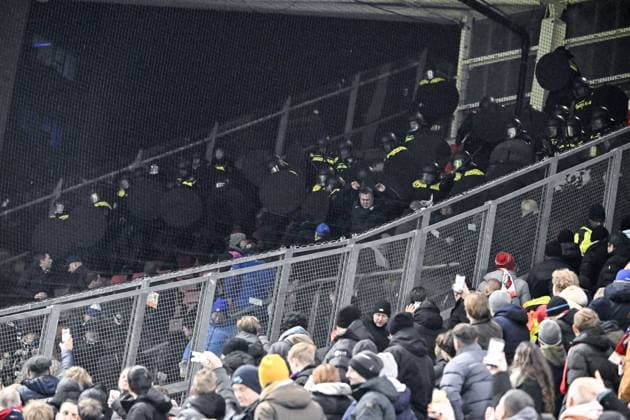 Picture shows an altercation between Dutch police and KRC Genk supporters ahead of a soccer game between Dutch soccer club FC Utrecht and Belgian KRC Genk, on Thursday 22 January 2026 in Utrecht, Netherlands, the seventh game (out of 8) in the league phase of the UEFA Europa League competition. TOM GOYVAERTS TomxGoyvaerts  x157808137x