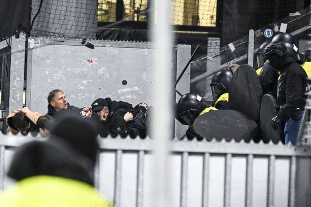 Picture shows an altercation between Dutch police and KRC Genk supporters ahead of a soccer game between Dutch soccer club FC Utrecht and Belgian KRC Genk, on Thursday 22 January 2026 in Utrecht, Netherlands, the seventh game (out of 8) in the league phase of the UEFA Europa League competition. TOM GOYVAERTS TomxGoyvaerts  x157808942x