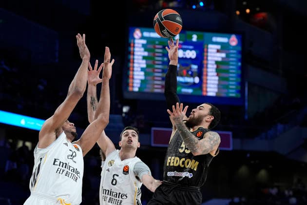 REAL MADRID v AS MONACO. EUROLEAGUE 2025 2026. REGULAR SEASON. ROUND 24. Real Madrid s Walter Tavares (l) and Alberto Abalde (c) and AS Monaco s Mike James during Euroleague Regular Season Round 24 match. January 22, 2026. (ALTERPHOTOS Acero) MadridSpain  Copyright: xAcerox