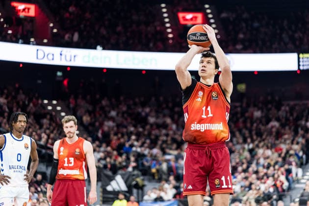 MUNICH, GERMANY - JANUARY 22: Vladimir Lucic (FC Bayern Muenchen, 11) from the freethrow line during the Turkish Airlines EuroLeague match between FC Bayern Muenchen vs. Valencia Basket at SAP Garden on round 24 of Turkish Airlines EuroLeague on January 22, 2026 in Munich, Germany. Bavaria Germany Copyright: xSteffiexWunderlx