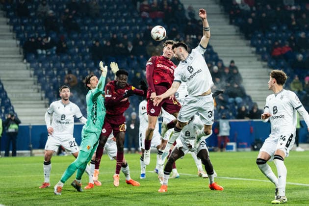 SOCCER - UEFA EL, RBS vs Basel SALZBURG,AUSTRIA,22.JAN.26 - SOCCER - UEFA Europa League, Red Bull Salzburg vs FC Basel. Image shows both teas.  GEPAxpictures xJulioxArellano