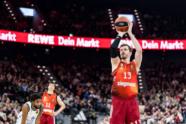 MUNICH, GERMANY - JANUARY 22: Andreas Andi Obst (FC Bayern Muenchen, 13) shoots from the freethrow line during the Turkish Airlines EuroLeague match between FC Bayern Muenchen vs. Valencia Basket at SAP Garden on round 24 of Turkish Airlines EuroLeague on January 22, 2026 in Munich, Germany. Bavaria Germany Copyright: xSteffiexWunderlx