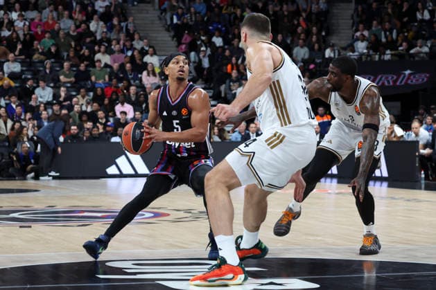 BASKET BALL : Paris Basket Vs Dubai - Euroligue - 22 01 2026 Justin Robinson (Paris) Vs Kenan Kamenjas (Dubai) - Dwayne Bacon (Dubai) ParisFrance  Copyright: xMichaelxBaucherx