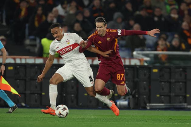 January 22, 2026, Rome, Lazio, Italy: Jamie Leweling of Stuttgart and RomaÃ¢â‚¬â ¢s Daniele Ghilardi during the UEFA Europa League 2025 26 League Phase MD7 match between AS Roma and VfB Stuttgart at Stadio Olimpico on January 22, 2026 in Rome, Italy Rome Italy - ZUMAl131 20260122_zsp_l131_014 Copyright: xCiroxDexLucax