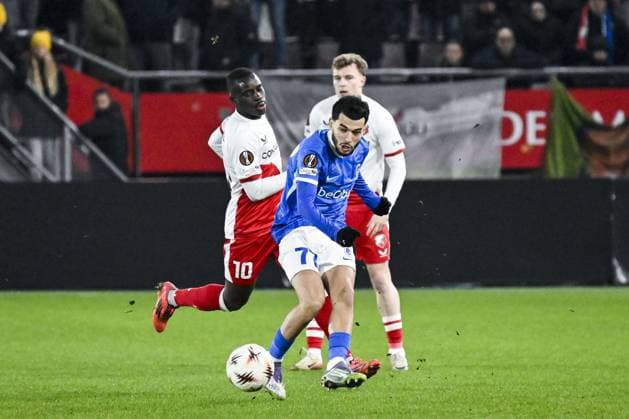 Utrecht s Yoann Cathline and Genk s Zakaria El Ouahdi pictured in action during a soccer game between Dutch soccer club FC Utrecht and Belgian KRC Genk, on Thursday 22 January 2026 in Utrecht, Netherlands, the seventh game (out of 8) in the league phase of the UEFA Europa League competition. TOM GOYVAERTS TomxGoyvaerts  x157812168x