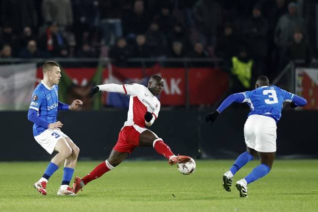 UTRECHT - (l-r) Daan Heymans of KRC Genk, Yoann Cathline of FC Utrecht, Mujaid Sadick of KRC Genk during the UEFA Europa League match between FC Utrecht and KRC Genk at the Galgenwaard Stadium on January 22, 2026, in Utrecht, Netherlands. ROBIN VAN LONKHUIJSEN ANP UEFA Europa League 2025 26 League Phase MD7 2025-2026 xVIxANPxSportx xxANPxIVx 548268780 originalFilename: 548268780.jpg