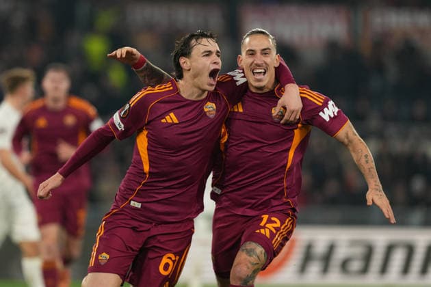 Niccolo Pisilli of AS Roma celebrates with Kostas Tsimikas of AS Roma after scoring the goal of 1-0 during the UEFA Europa League 2025 2026 football match between AS Roma and Vfb Stuttgart at Stadio Olimpico in Rome (Italy), January 22, 2026. antoniettaxbaldassarre
