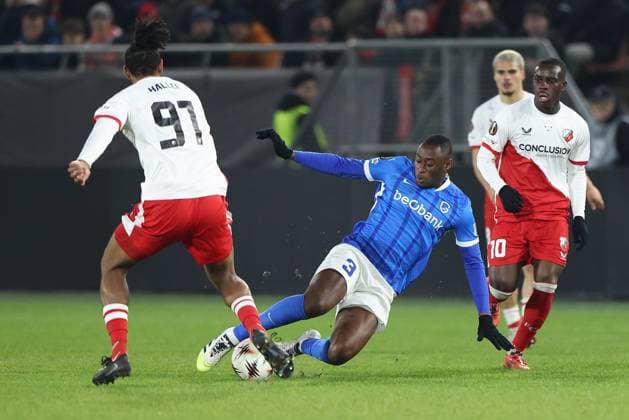 UTRECHT , 22-01-2026 , stadium Galgenwaard , season 2025 2026 , UEFA Europa League football , League phase matchday 7 , match between FC Utrecht and KRC Genk , Pictures shows , FC Utrecht player Sebastian Haller, Genk player Mujaid Sadick Utrecht - Genk  x201002482x Copyright: