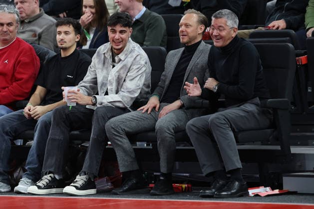 Aleksandar Pavlovic FC Bayern Muenchen, 45 laughs with Herbert Hainer FC Bayern Muenchen, President , GER, FC Bayern Basketball vs Valencia Basket, Basketball, Euroleague, 24 Matchday, Season 2025 2026, 22 01 2026, GER, FC Bayern Basketball vs Valencia Basket, Basketball, Euroleague, 24 Matchday, Season 2025 2026, 22 01 2026 Muenchen Copyright: xEibner-Pressefoto JennixMaulx EP_JML