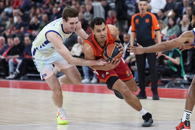 Nathan Reuvers Valencia Basket, 03 with Oscar da Silva FC Bayern Basketball, 01 , GER, FC Bayern Basketball vs Valencia Basket, Basketball, Euroleague, 24 Matchday, Season 2025 2026, 22 01 2026, GER, FC Bayern Basketball vs Valencia Basket, Basketball, Euroleague, 24 Matchday, Season 2025 2026, 22 01 2026 Munich Copyright: xEibner-Pressefoto JennixMaulx EP_JML