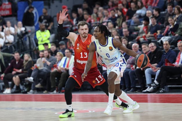 Brancou Badio Valencia Basket, 00 with Andreas Obst FC Bayern Basketball, 13 , GER, FC Bayern Basketball vs Valencia Basket, Basketball, Euroleague, 24 Matchday, Season 2025 2026, 22 01 2026, GER, FC Bayern Basketball vs Valencia Basket, Basketball, Euroleague, 24 Matchday, Season 2025 2026, 22 01 2026 Munich Copyright: xEibner-Pressefoto JennixMaulx EP_JML