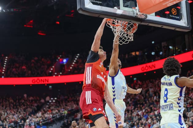 Vladimir Lucic FC Bayern Basketball, 11 with Jean Montero Valencia Basket, 08 and Kameron Taylor Valencia Basket, 01 , GER, FC Bayern Basketball vs Valencia Basket, Basketball, Euroleague, 24 Matchday, Season 2025 2026, 22 01 2026, GER, FC Bayern Basketball vs Valencia Basket, Basketball, Euroleague, 24 Matchday, Season 2025 2026, 22 01 2026 Munich Copyright: xEibner-Pressefoto JennixMaulx EP_JML
