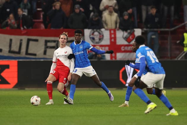 Matisse Didden of FC Utrecht with Aaron Bibout of KRC Genk during the match FC Utrecht vs KRC Genk at the De Galgenwaard for the UEFA Europa League season 2025 2026 in UTRECHT, Netherlands on 22 january 2026, photo by Peter Lous EYE4images DeFodi Images