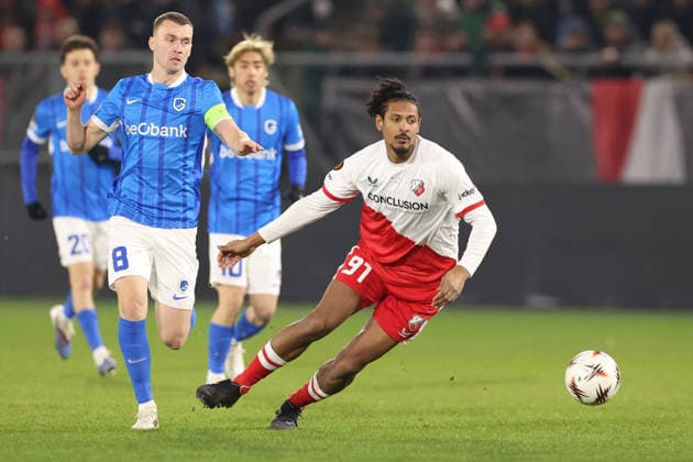 Bryan Heynen of KRC Genk with Sebastien Haller of FC Utrecht during the match FC Utrecht vs KRC Genk at the De Galgenwaard for the UEFA Europa League season 2025 2026 in UTRECHT, Netherlands on 22 january 2026, photo by Peter Lous EYE4images DeFodi Images