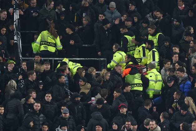 UTRECHT , 22-01-2026 , stadium Galgenwaard , season 2025 2026 , UEFA Europa League football , League phase matchday 7 , match between FC Utrecht and KRC Genk , Pictures shows , medical emergency on the stands Utrecht - Genk  x201002602x Copyright: