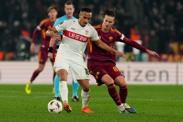 Atakan Karazor of Stuttgart and Daniele Ghilardi of AS Roma during the UEFA Europa League 2025 2026 football match between AS Roma and Vfb Stuttgart at Stadio Olimpico in Rome (Italy), January 22, 2026. antoniettaxbaldassarre