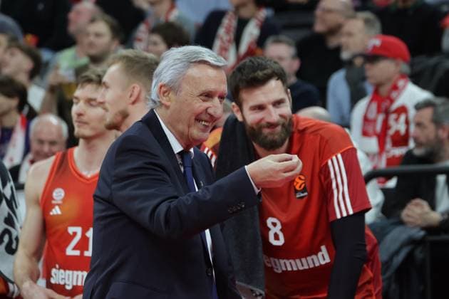 Joy FCBB coach Svetislav PESIC and 8 Leon KRATZER Basketball Bayern Valencia Euroleague, FC Bayern Basketball Valencia Basket, round 24, season 2025 2026, on 22 01 2026 in Munich, S A P G A R D E N, Germany Source Copyright Credit Oryk HAIST xBASKETBALL-BAYERN-VALENCIAx