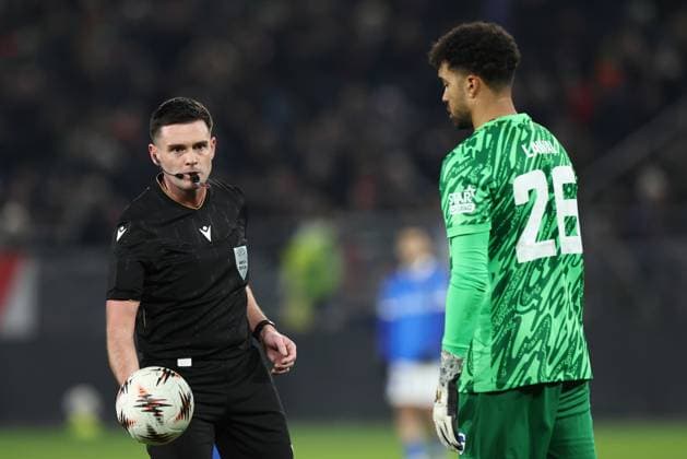 UTRECHT , 22-01-2026 , stadium Galgenwaard , season 2025 2026 , UEFA Europa League football , League phase matchday 7 , match between FC Utrecht and KRC Genk , Pictures shows , referee Rob Hennessy Utrecht - Genk  x201002655x Copyright: